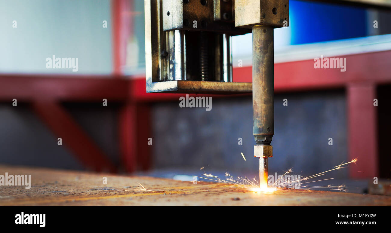 Hochpräzise CNC-Brennschneiden Blech Stockfoto