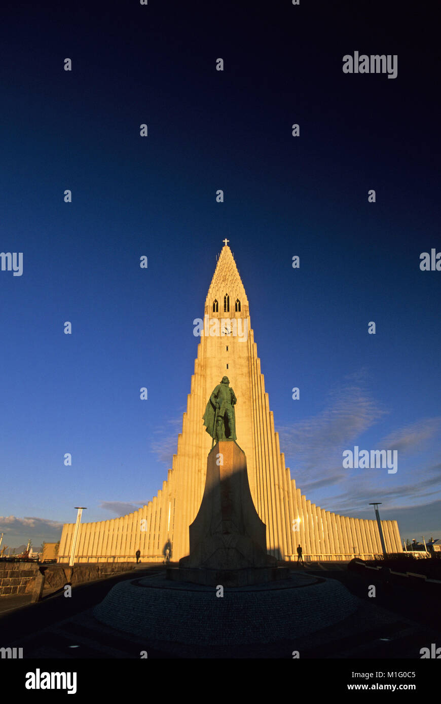 Island. Reykjavik. Kirche Hallgrimskirkja. Statue von Leif Eiriksson. Stockfoto