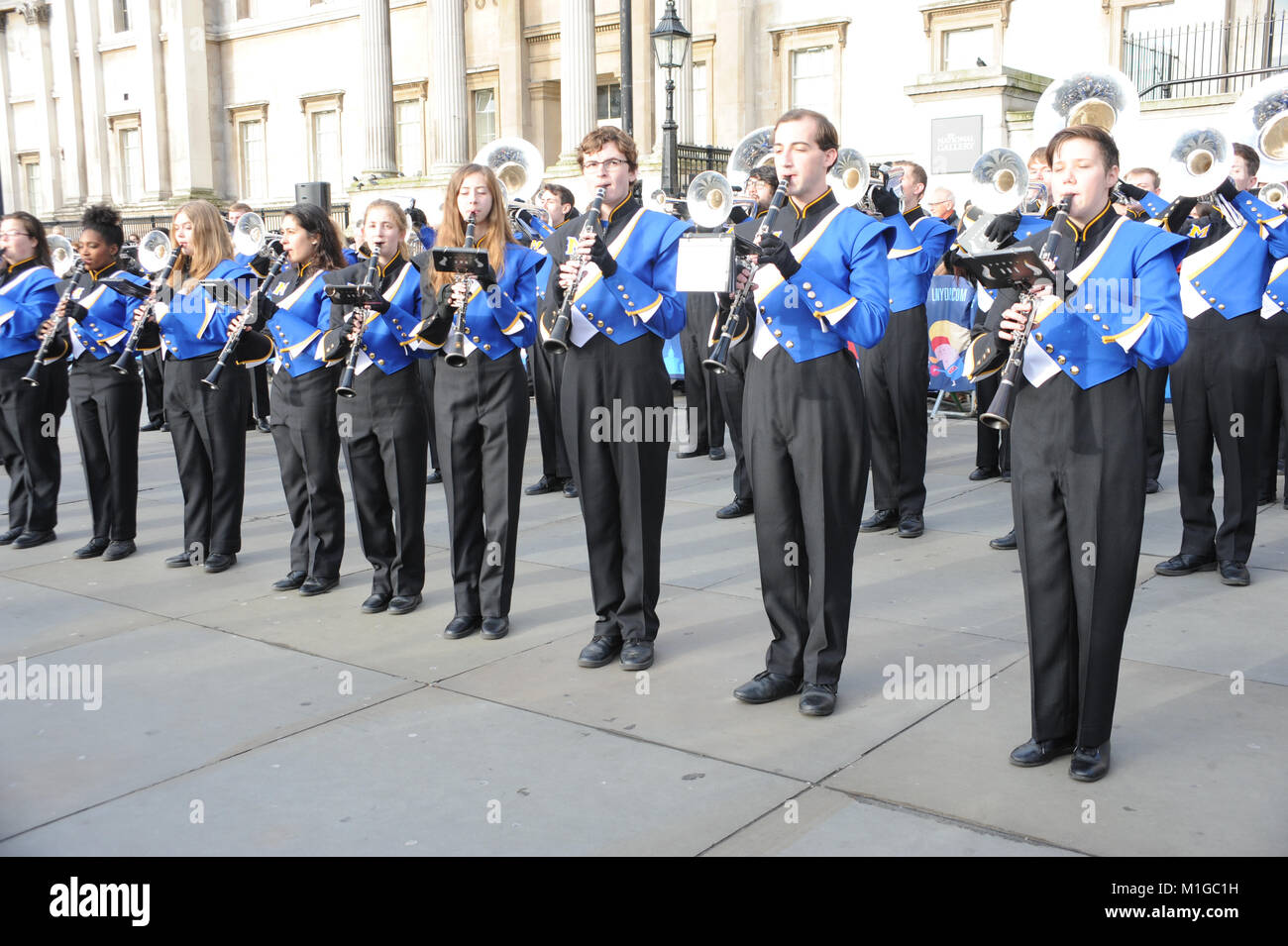 New Year's Day Parade, Hosts eine Vorschau auf dem Trafalgar Square in London, präsentiert die top Marching Bands aus den USA, Mcnneese State University marching band, Dance Sensation Zoonation, Barrington High School Marching Band, Marching Band aus New York, kulturelle Bolivien Großbritannien, führenden Popsänger Iness, aus Kroatien, und der Gastauftritt von Eddie The Eagle bietet: Atmosphäre, Wo: London, Großbritannien Wann: 30 Dec 2017 Credit: WENN.com Stockfoto