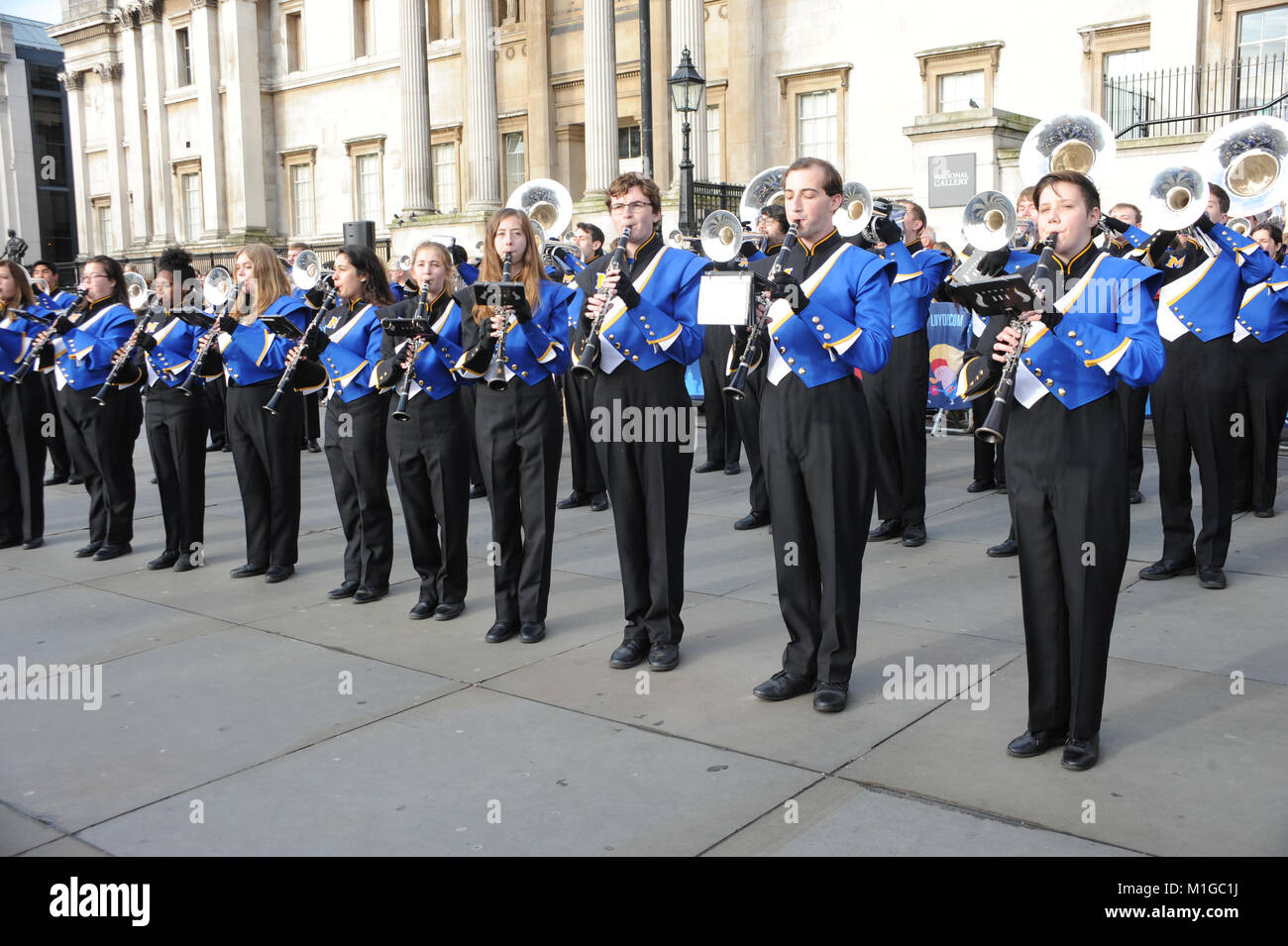 New Year's Day Parade, Hosts eine Vorschau auf dem Trafalgar Square in London, präsentiert die top Marching Bands aus den USA, Mcnneese State University marching band, Dance Sensation Zoonation, Barrington High School Marching Band, Marching Band aus New York, kulturelle Bolivien Großbritannien, führenden Popsänger Iness, aus Kroatien, und der Gastauftritt von Eddie The Eagle bietet: Atmosphäre, Wo: London, Großbritannien Wann: 30 Dec 2017 Credit: WENN.com Stockfoto