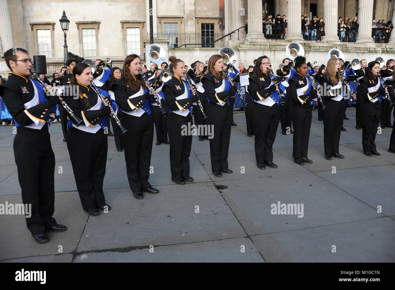 New Year's Day Parade, Hosts eine Vorschau auf dem Trafalgar Square in London, präsentiert die top Marching Bands aus den USA, Mcnneese State University marching band, Dance Sensation Zoonation, Barrington High School Marching Band, Marching Band aus New York, kulturelle Bolivien Großbritannien, führenden Popsänger Iness, aus Kroatien, und der Gastauftritt von Eddie The Eagle bietet: Atmosphäre, Wo: London, Großbritannien Wann: 30 Dec 2017 Credit: WENN.com Stockfoto
