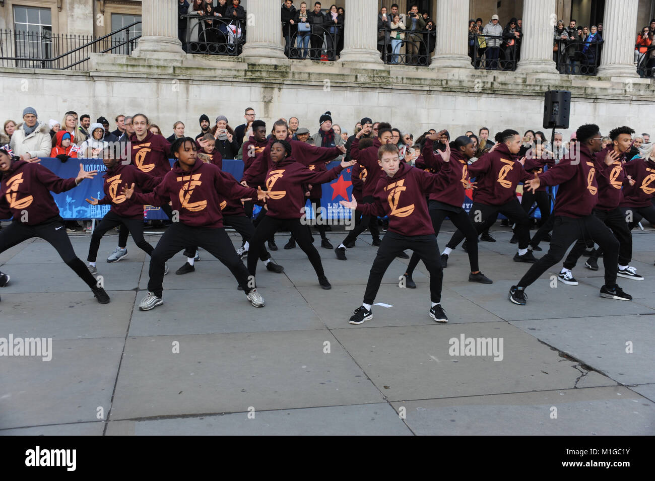 New Year's Day Parade, Hosts eine Vorschau auf dem Trafalgar Square in London, präsentiert die top Marching Bands aus den USA, Mcnneese State University marching band, Dance Sensation Zoonation, Barrington High School Marching Band, Marching Band aus New York, kulturelle Bolivien Großbritannien, führenden Popsänger Iness, aus Kroatien, und der Gastauftritt von Eddie The Eagle bietet: Atmosphäre, Wo: London, Großbritannien Wann: 30 Dec 2017 Credit: WENN.com Stockfoto