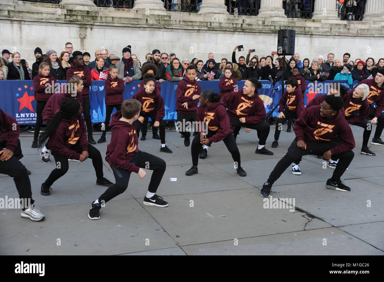 New Year's Day Parade, Hosts eine Vorschau auf dem Trafalgar Square in London, präsentiert die top Marching Bands aus den USA, Mcnneese State University marching band, Dance Sensation Zoonation, Barrington High School Marching Band, Marching Band aus New York, kulturelle Bolivien Großbritannien, führenden Popsänger Iness, aus Kroatien, und der Gastauftritt von Eddie The Eagle bietet: Atmosphäre, Wo: London, Großbritannien Wann: 30 Dec 2017 Credit: WENN.com Stockfoto