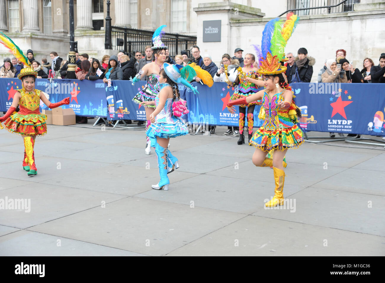New Year's Day Parade, Hosts eine Vorschau auf dem Trafalgar Square in London, präsentiert die top Marching Bands aus den USA, Mcnneese State University marching band, Dance Sensation Zoonation, Barrington High School Marching Band, Marching Band aus New York, kulturelle Bolivien Großbritannien, führenden Popsänger Iness, aus Kroatien, und der Gastauftritt von Eddie The Eagle bietet: Atmosphäre, Wo: London, Großbritannien Wann: 30 Dec 2017 Credit: WENN.com Stockfoto