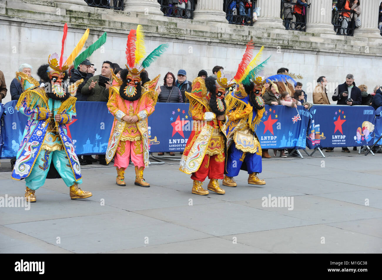 New Year's Day Parade, Hosts eine Vorschau auf dem Trafalgar Square in London, präsentiert die top Marching Bands aus den USA, Mcnneese State University marching band, Dance Sensation Zoonation, Barrington High School Marching Band, Marching Band aus New York, kulturelle Bolivien Großbritannien, führenden Popsänger Iness, aus Kroatien, und der Gastauftritt von Eddie The Eagle bietet: Atmosphäre, Wo: London, Großbritannien Wann: 30 Dec 2017 Credit: WENN.com Stockfoto