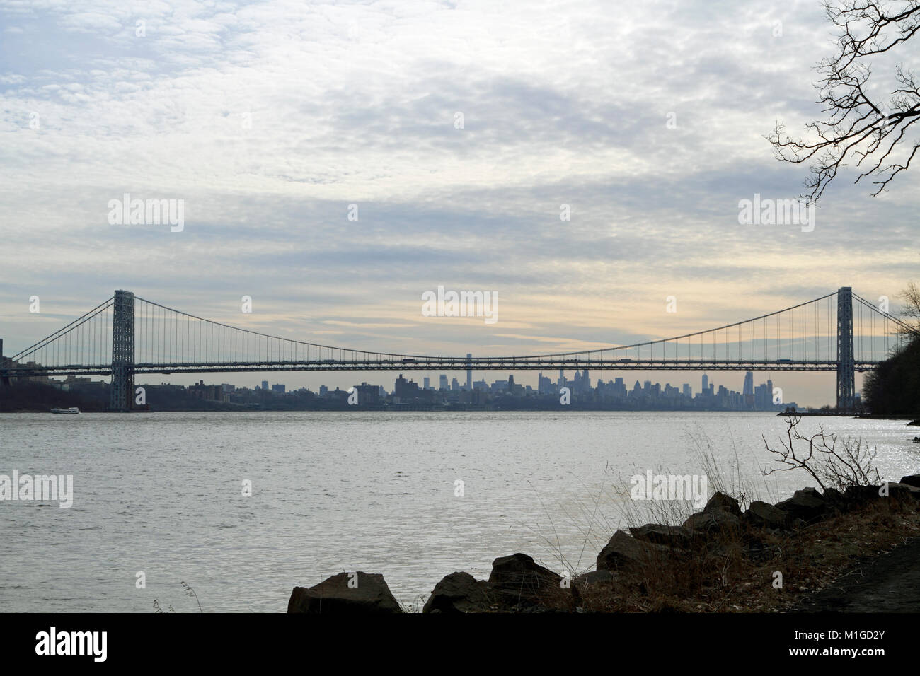 Die George Washington Bridge als aus New Jersey gesehen. Stockfoto