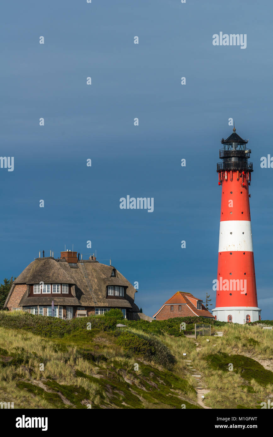 Ferienwohnungen auf den Dünen im Süden von Sylt, Insel der Reichen und Schönen, Hörnum Leuchtturm Hörnum, Sylt, Schleswig-Holstein, Deutschland, Europa Stockfoto