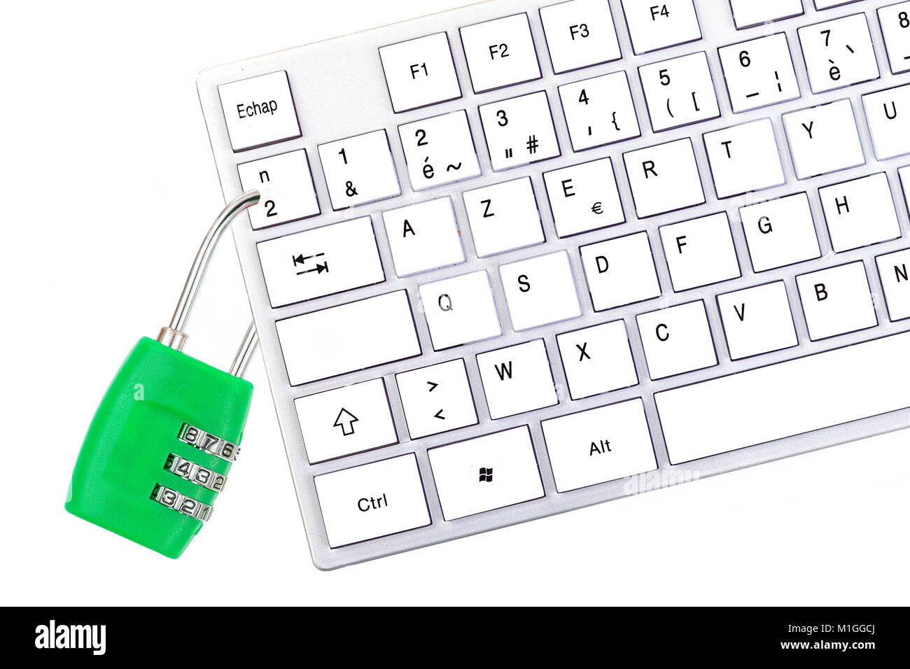 Symbolische Bild gegen Computersucht: Tastatur mit roten Vorhängeschloss auf weißem Hintergrund Stockfoto