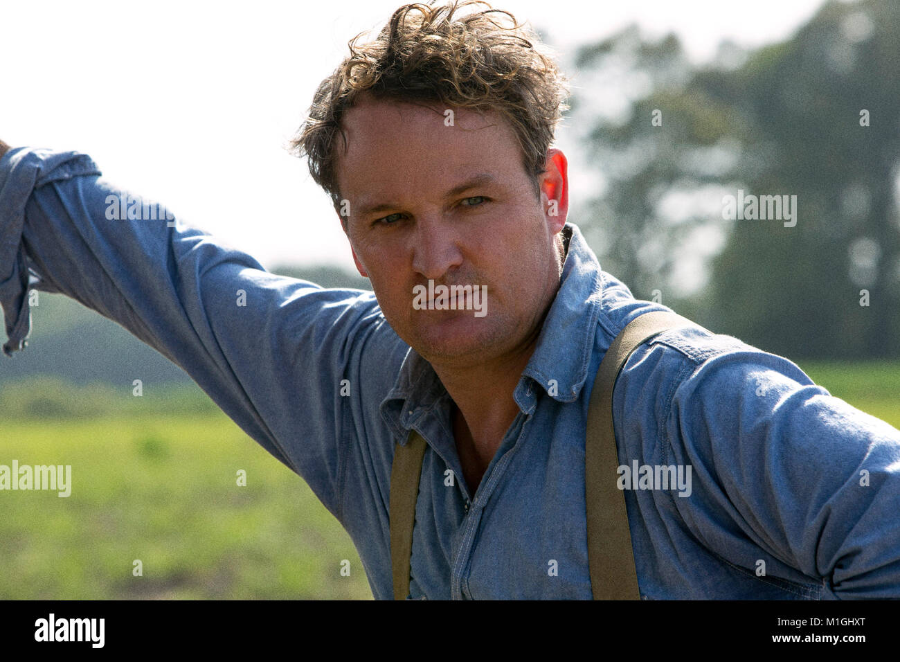 RELEASE DATE: November 17, 2017 Title: mudbound Studio: 24 Bilder Regie: Dee Rees PLOT: Zwei Männer Heimkehr aus dem Zweiten Weltkrieg auf einem Bauernhof in ländliche Mississippi, wo Sie kämpfen mit Rassismus zu beschäftigen und der Anpassung an das Leben nach dem Krieg zu arbeiten. STARRING: Jason Clarke als Henry McAllan. (Bild: © EIN 24 Bilder/Unterhaltung Bilder) Stockfoto