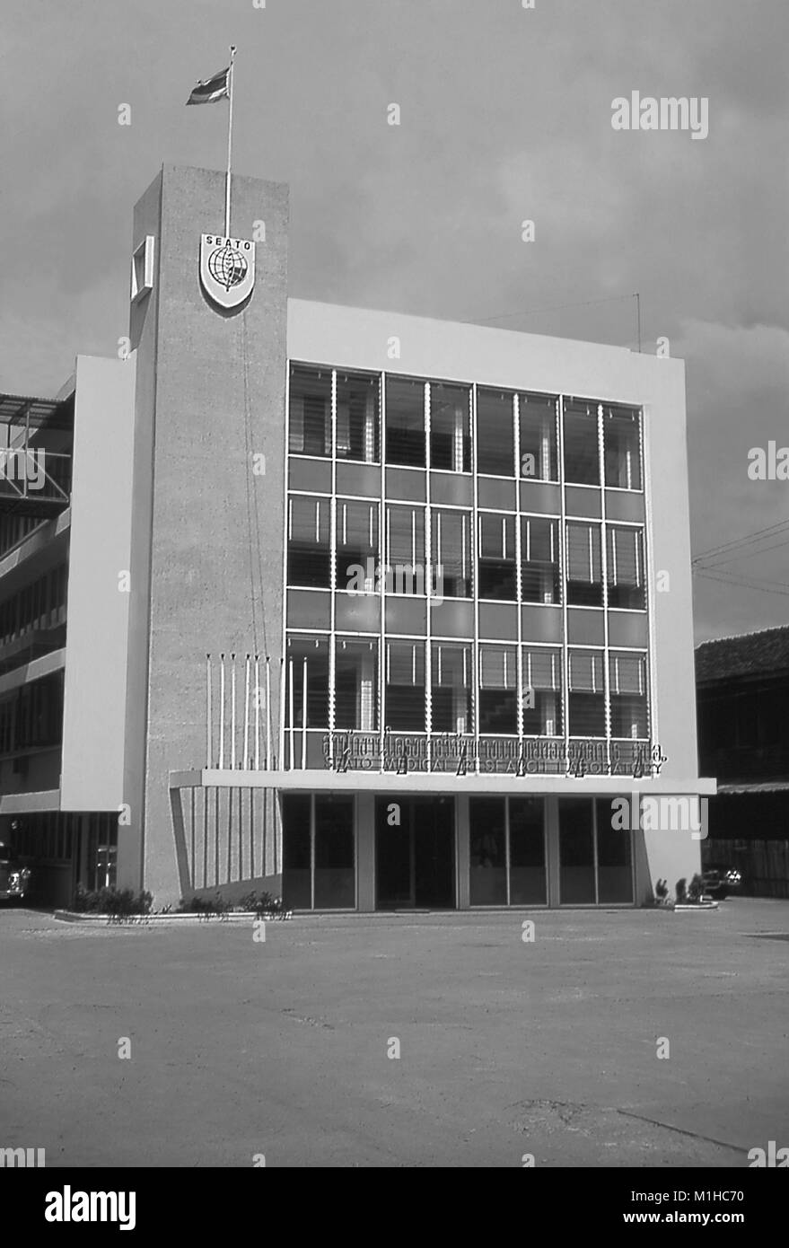 Äußere Foto der 4-stöckige SEATO (South East Asia Treaty Organisation) klinische Forschung Gebäude, Bangkok, Thailand, 1964, 1964. Mit freundlicher CDC. () Stockfoto