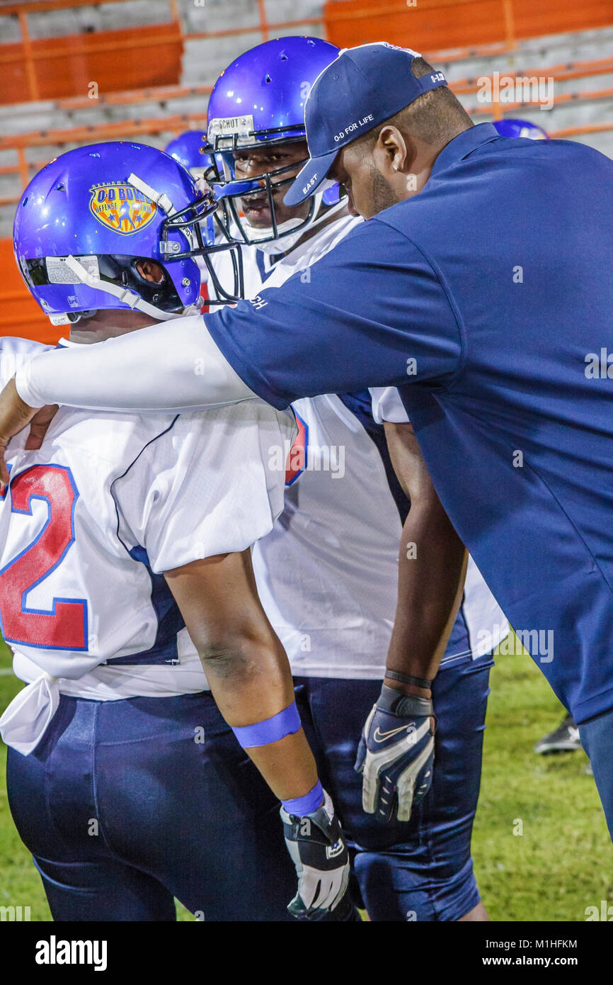 Miami Florida, Orange Bowl, Alle American Offense Defense Bowl, High School Fußballspieler, Pre-Game Warm Up, männlich, Teenager Teenager Teenager y Stockfoto