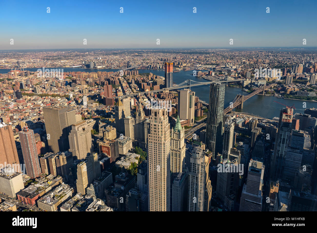 Luftaufnahme des Skyline mit Wolkenkratzern in Downtown Manhattan und Lower Manhattan, New York City, USA. Stockfoto