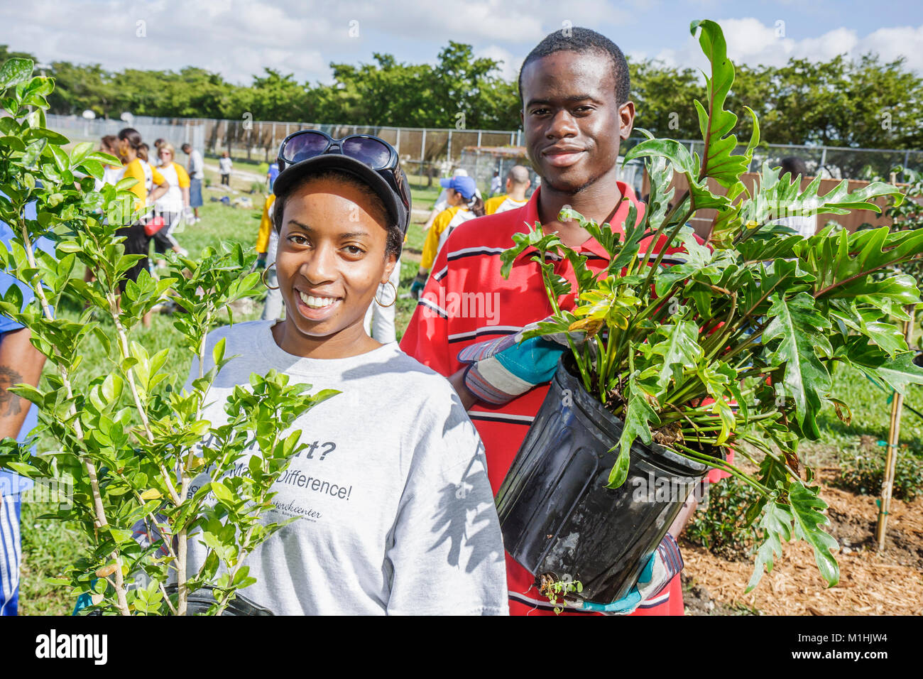 Miami Florida, Allapattah Middle School, Campus, Hands-on-HandsOn Miami, Freiwillige Freiwillige Community Service ehrenamtliche Arbeit Arbeiter, Teamarbeit Stockfoto