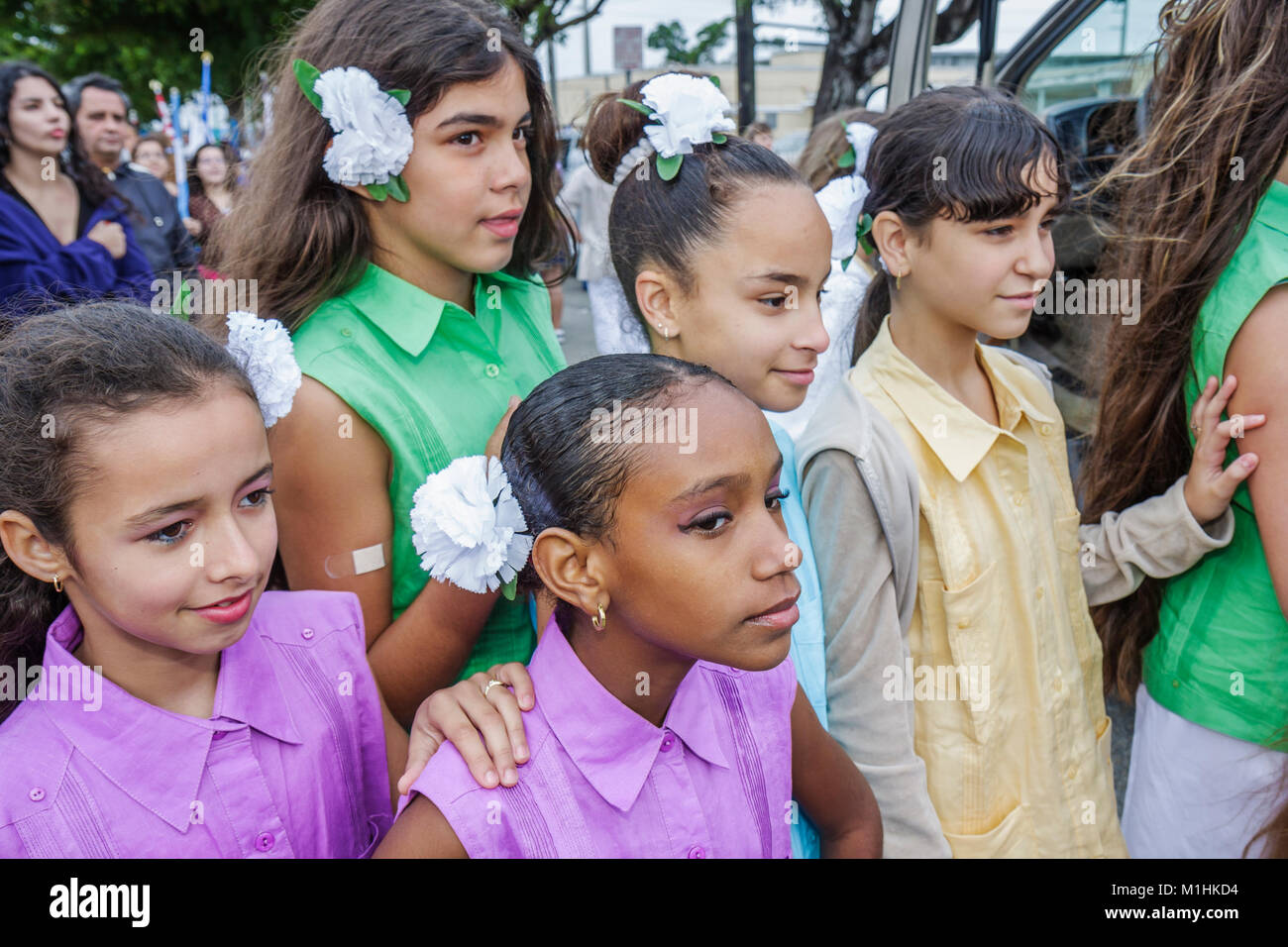 Florida, Hialeah, Jose Marti Parade, zu Ehren des kubanischen Dichters, Teilnehmers, Hispanic Latin Latino ethnischen Immigranten Minderheit, Mädchen, Besucher Reisen tra Stockfoto