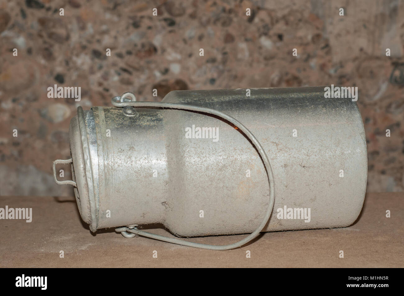 Antike Milchkanne, Metall Stockfoto