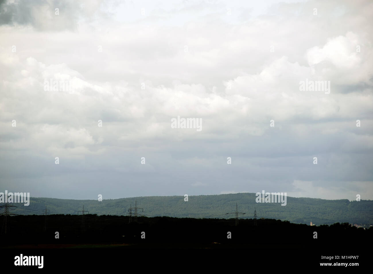 Der Taunus ein Berg- und Hügellandschaft mit Nadelwäldern. Stockfoto