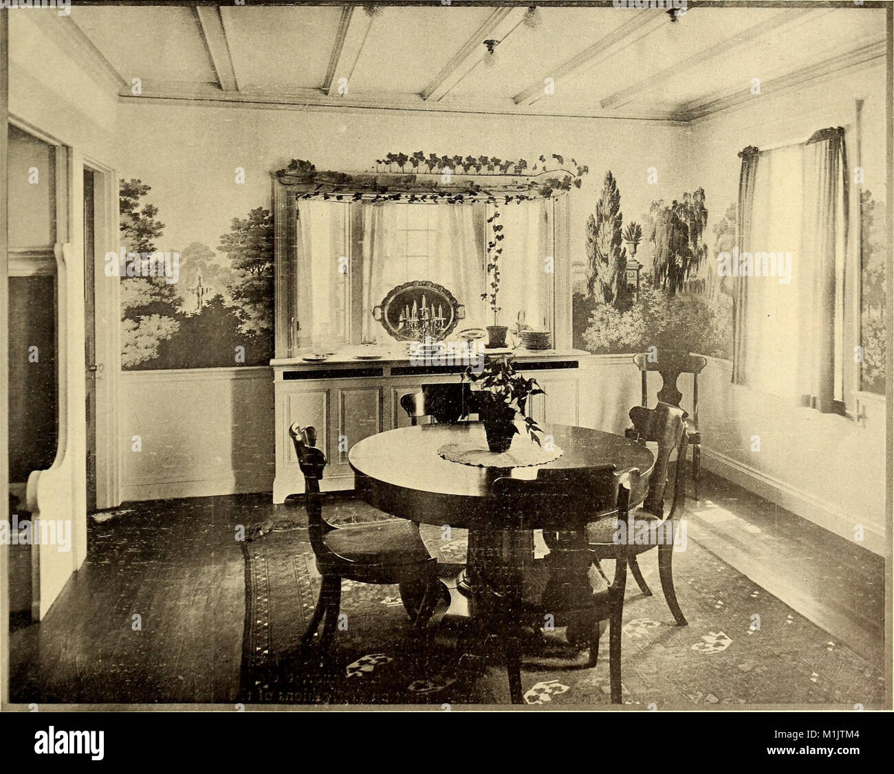 American Homes and Gardens (1912) ist eine Publikation, die Design und Architektur in amerikanischen Häusern und Gärten präsentiert. Es umfasst Landschaftsgestaltung, Innenarchitektur und Gartenbau und bietet sowohl Hausbesitzern als auch Designern Inspiration und praktische Ratschläge. Stockfoto