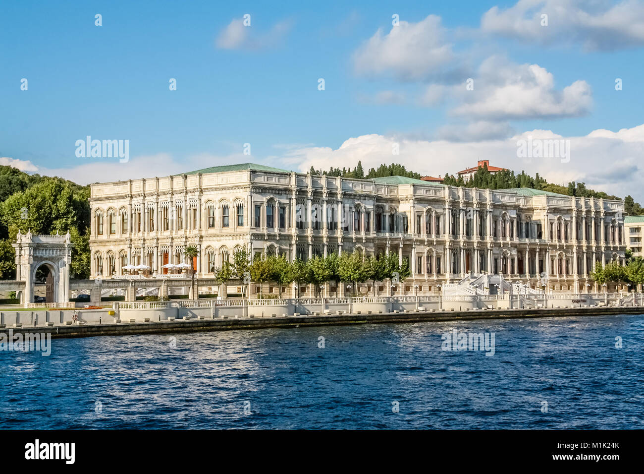 Çırağan Palace Kempinski ist ein Ottoman Imperial Palace und Hotel auf dem Bosporus, Istanbul. Stockfoto