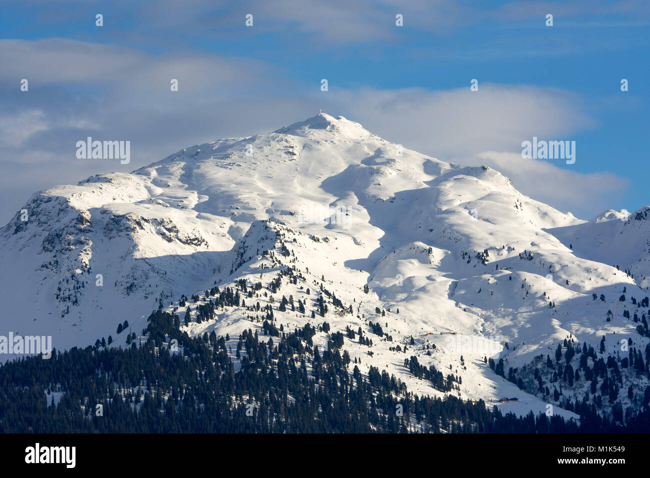 Die schneebedeckten Gipfel des Gilfert im Winter, Tuxer Alpen, Tirol, Österreich Stockfoto