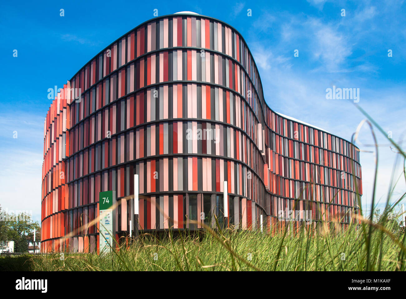 Deutschland, Köln das Bürogebäude Cologne Oval Offices von den Architekten Louisa Hutton und Prof. Matthias Sauerbruch an der Straße Gustav-Heinemann