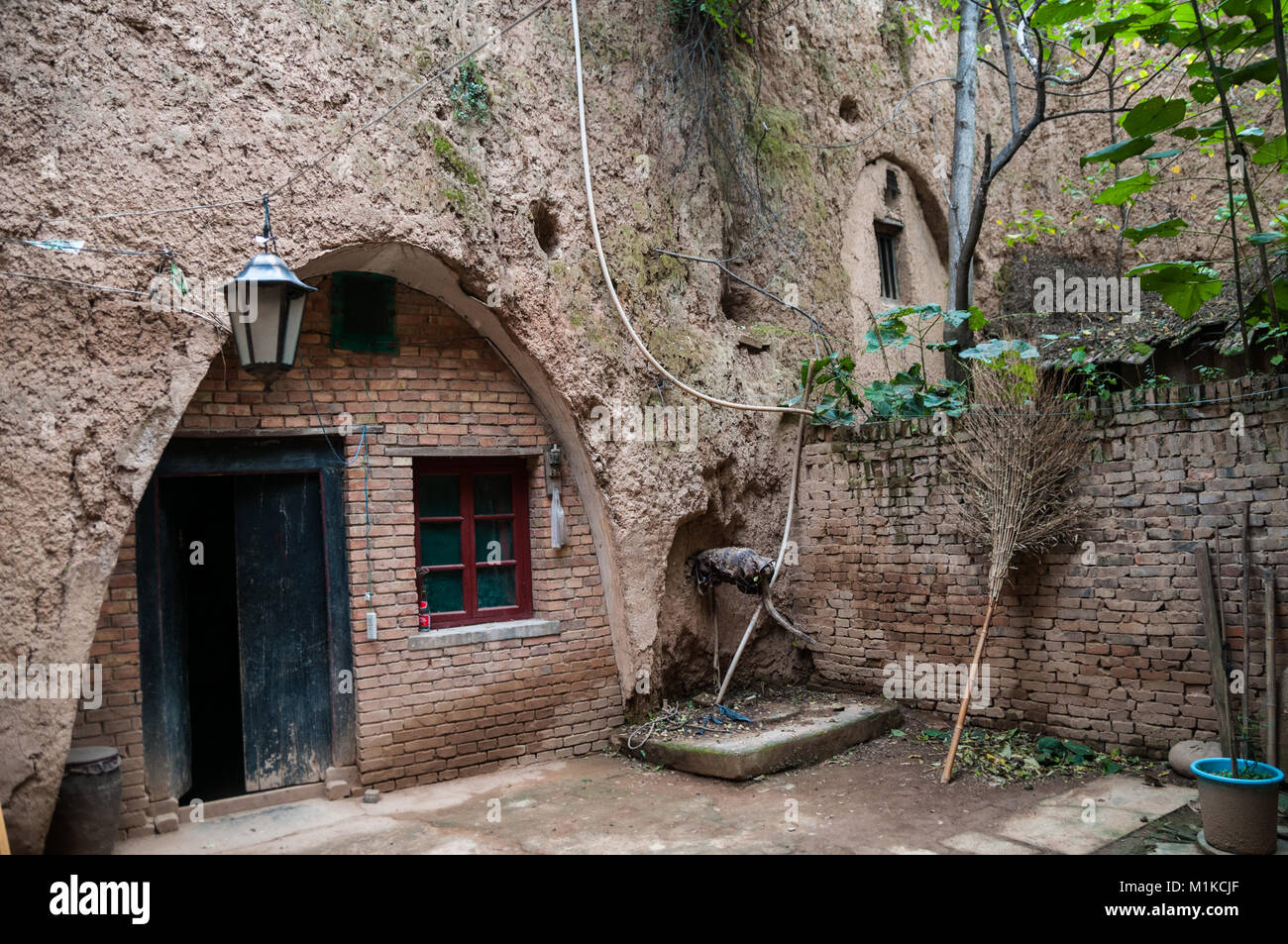 Außerhalb ein Schlafzimmer einer wohnhöhle in Hanyu Dorf, wie er von Xi'an Insider getan und auf airbnb angeboten. Am Rande der Stadt Xi'an. Stockfoto