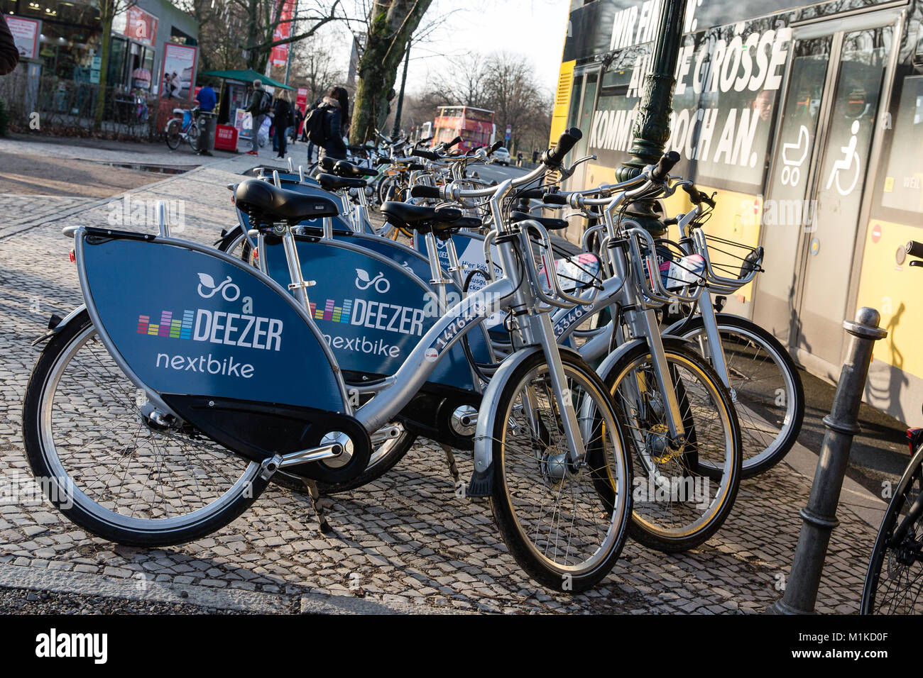 Fahrräder mieten berlin -Fotos und -Bildmaterial in hoher Auflösung – Alamy