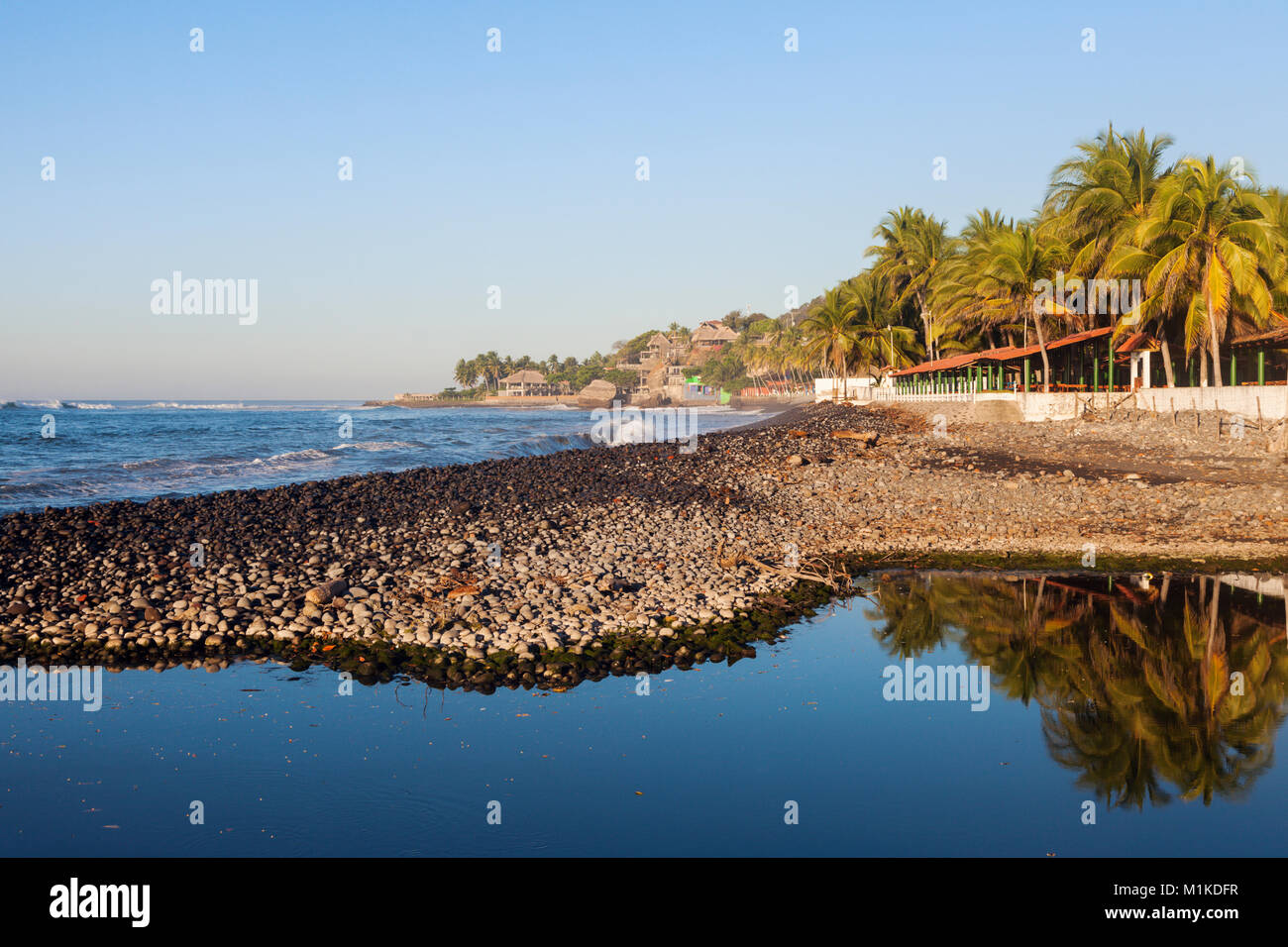El Tunco Strand in Salvador. El Tunco, El Salvador. Stockfoto