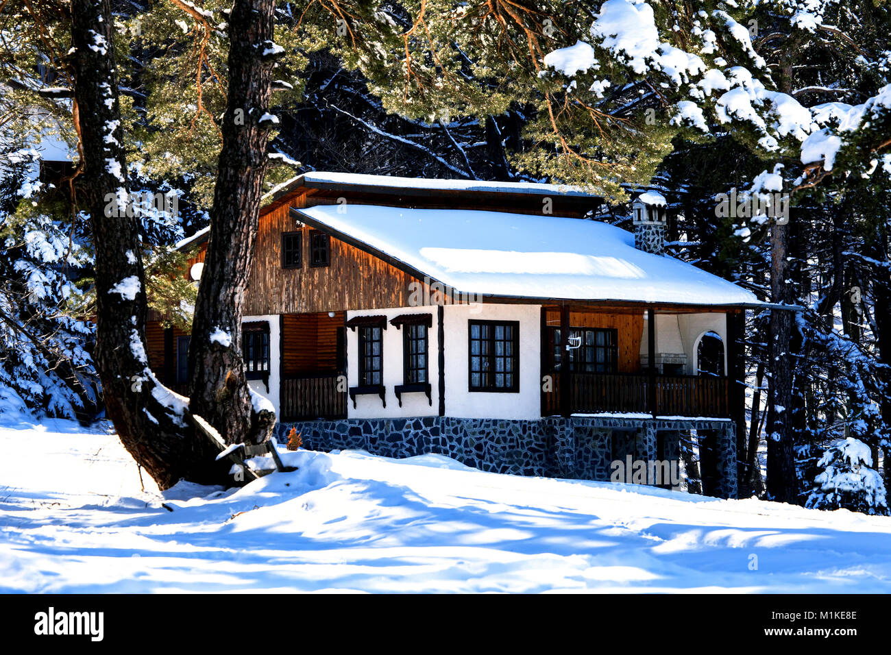 Haus In Den Bergen Schnee - Heimidee