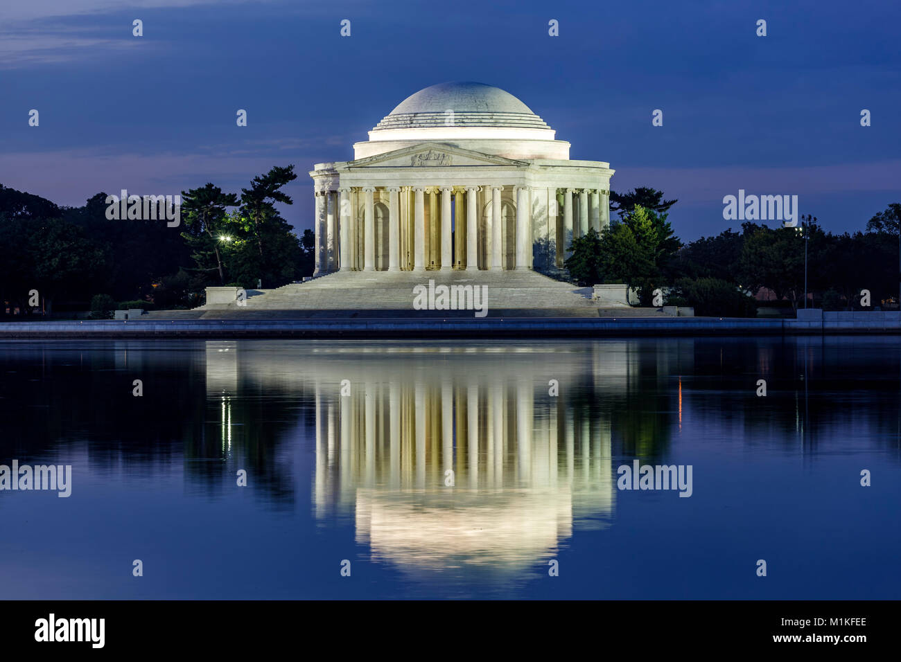 Jefferson Memorial am Tidal Basin, Washington, District Of Columbia USA reflektiert Stockfoto