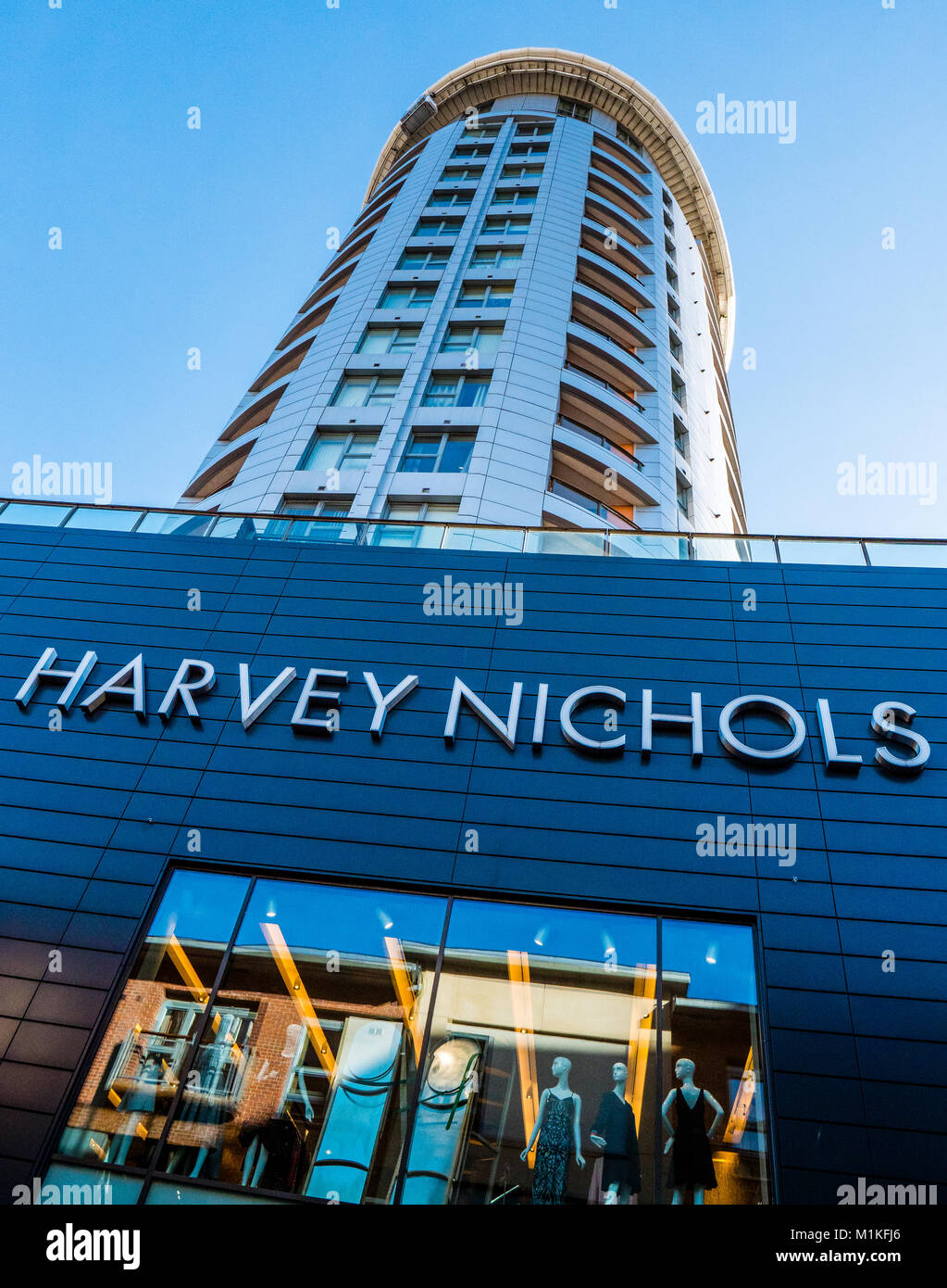 Bristol Zweig der Kaufhaus Harvey Nichols und Eclipse Turm in Cabot Circus Shopping Mall - Großbritannien Stockfoto
