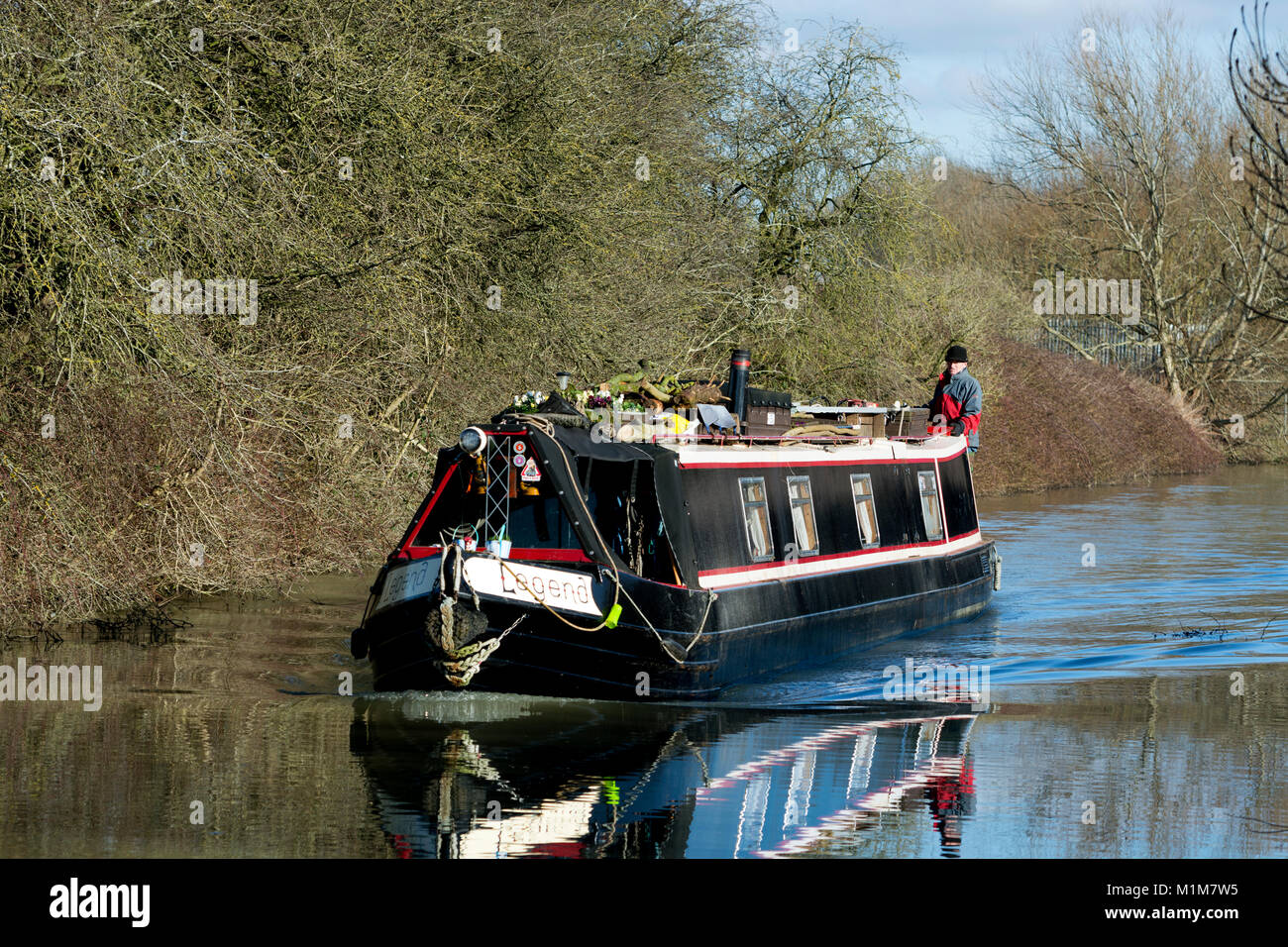 Ein 15-04 im Winter auf der Oxford Canal, Oxfordshire, England, Großbritannien Stockfoto