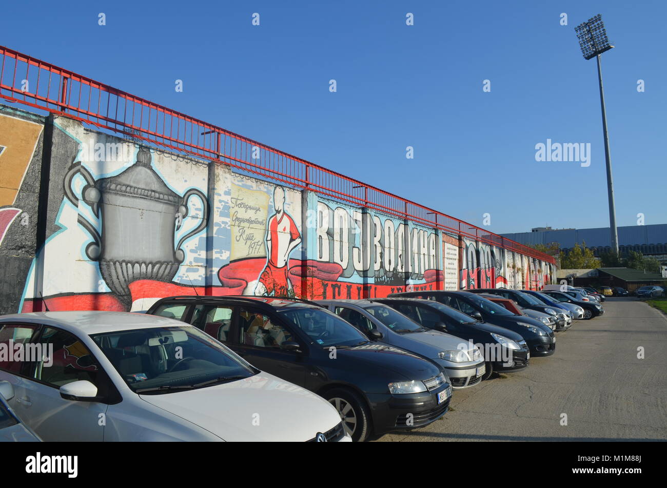 Graffiti des FC Vojvodina Fans, an der Mauer des Karadorde Stadion dargestellt. Novi Sad, Serbien Stockfoto