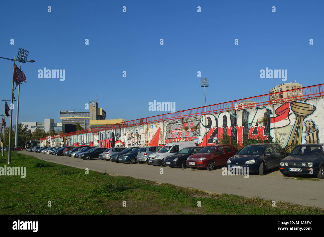 Graffiti des FC Vojvodina Fans, an der Mauer des Karadorde Stadion dargestellt. Novi Sad, Serbien Stockfoto