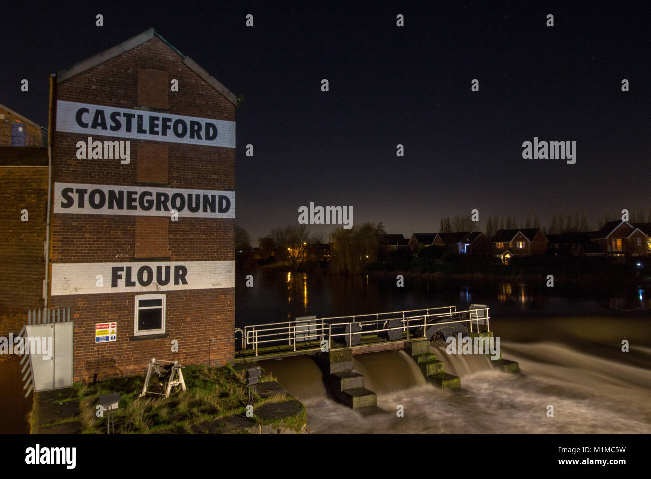 Castleford Bridge bei Nacht UK Yorkshire Fluss Aire Stockfoto