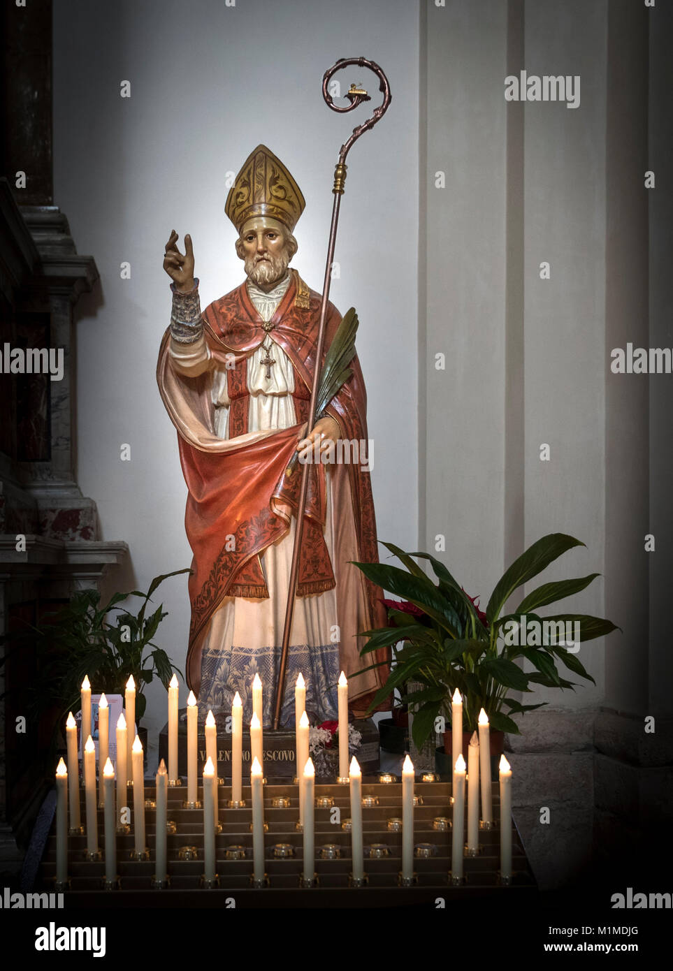 Die Statue des heiligen Valentin. In Italien, in der Stadt Terni gibt es eine Kirche, die ihm gewidmet. Er ist der Beschützer der Verliebten und der Stadt. Stockfoto