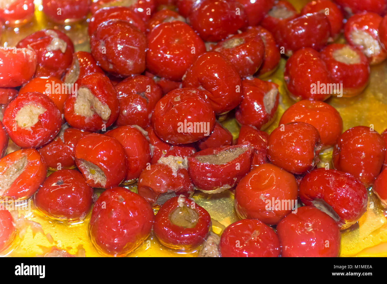 Italien Sizilien kleine Paprika mit Thunfisch Creme Stockfoto