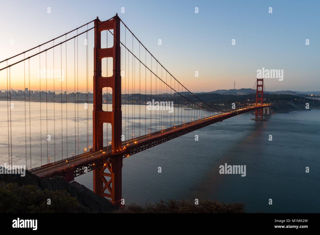 Golden Gate Bridge bei Sonnenuntergang, San Francisco, California, Vereinigte Staaten von Amerika Stockfoto