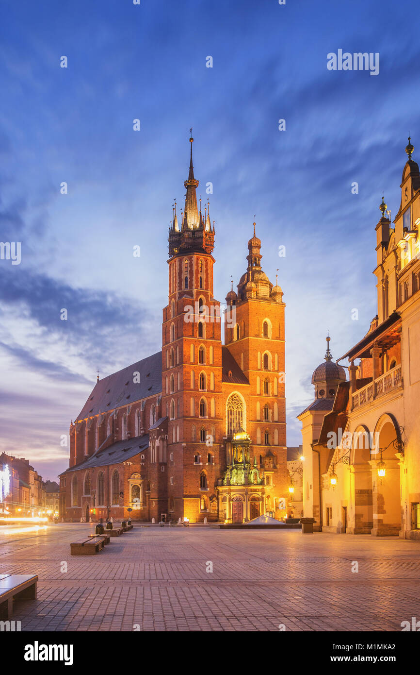 Krakauer kirche st mary market square Fotos und Bildmaterial in hoher
