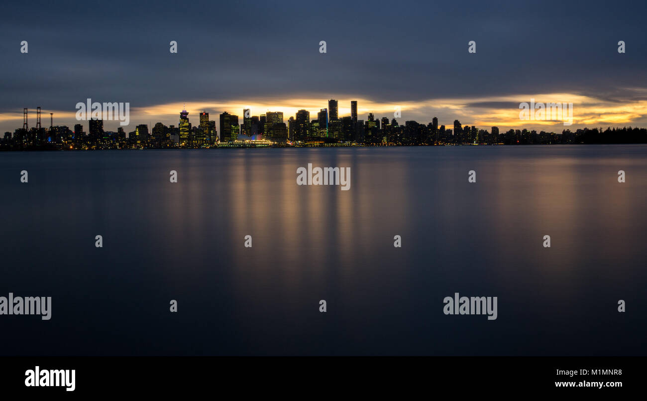 Vancouver BC die Skyline in der Dämmerung Stockfoto