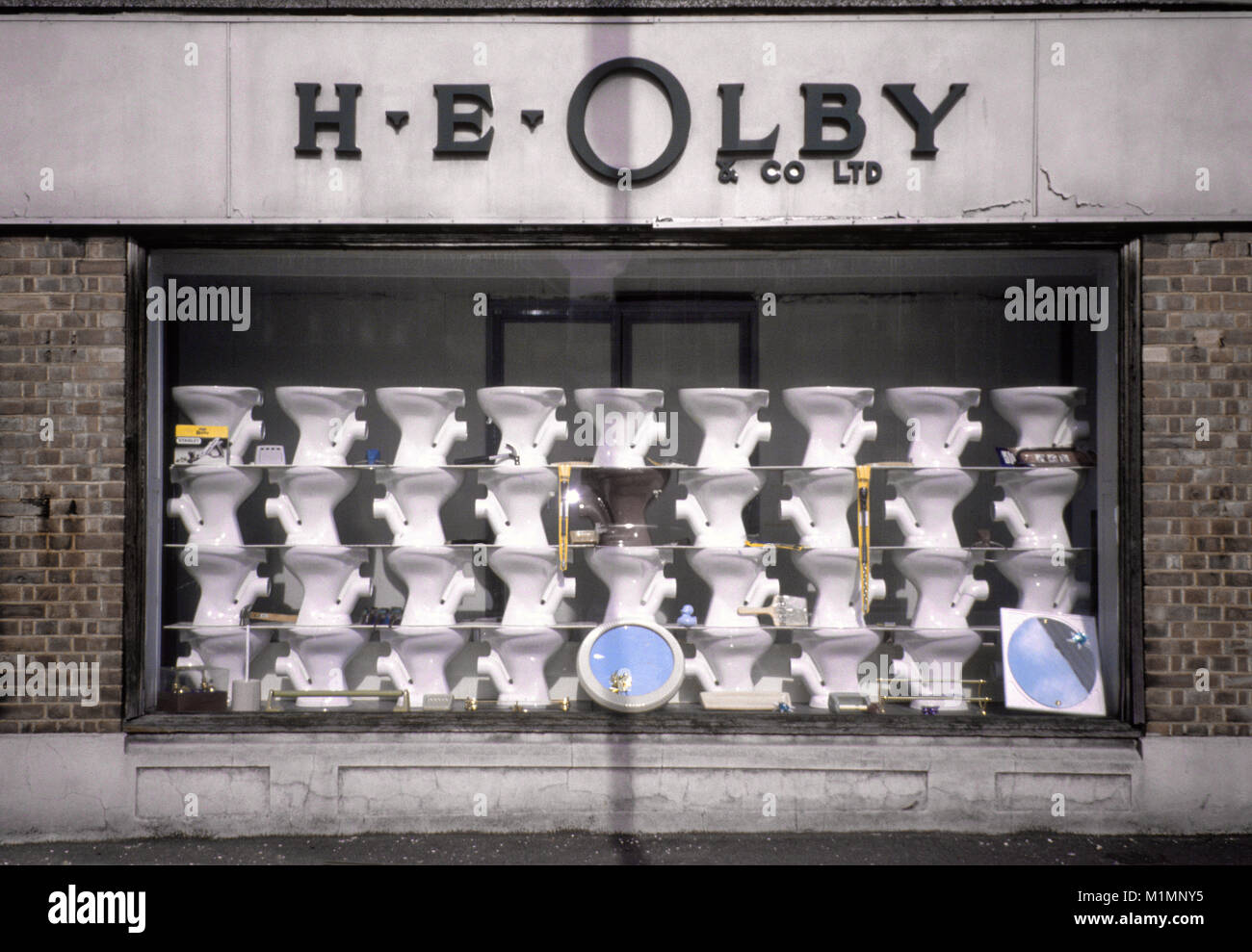 H E Olby Badarmaturen shop Stockfoto