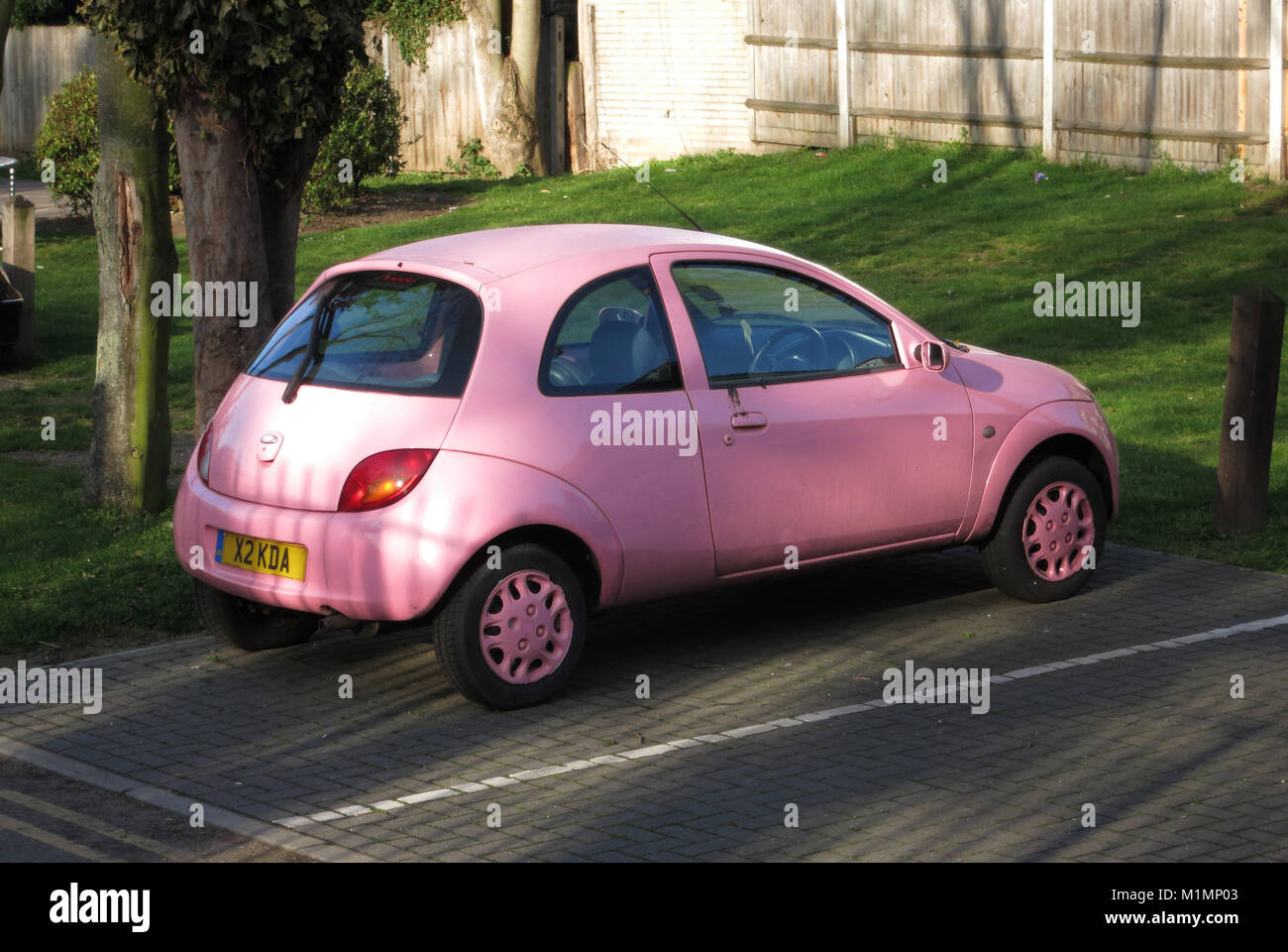 Auto in Pink Stockfoto