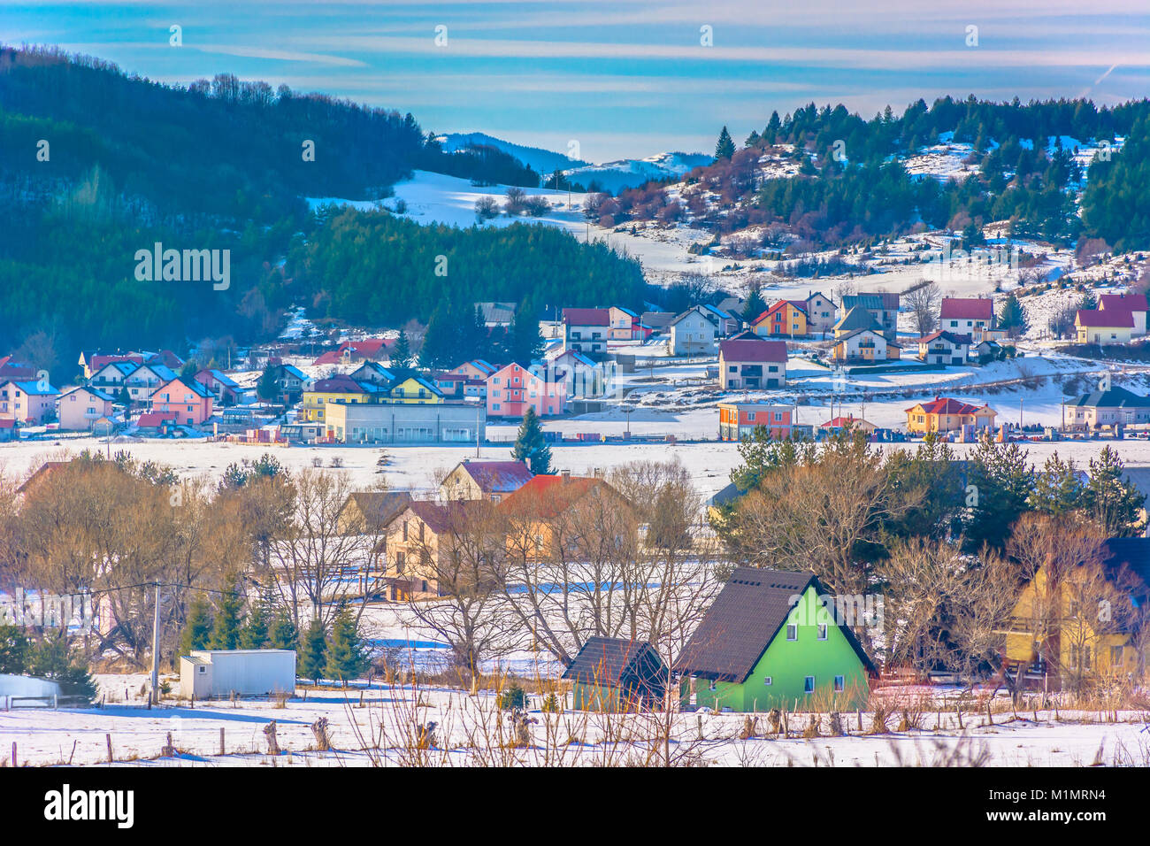 Einen malerischen Blick auf den malerischen Ort Kupres in den Dinarischen Alpen, beliebtes Skigebiet in Europa. Stockfoto