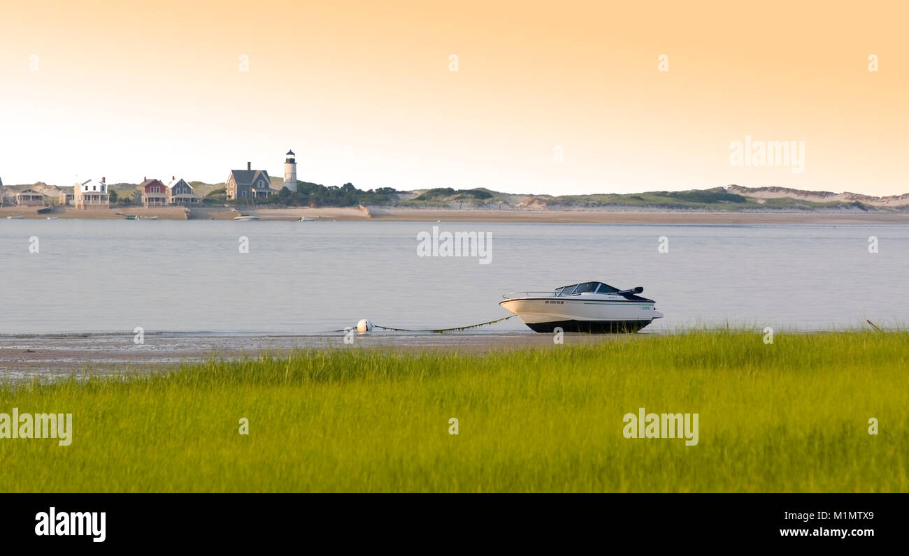 Eine Anfang Juli Abend in Barnstable Harbor auf Cape Cod, Massachusetts, USA. Stockfoto