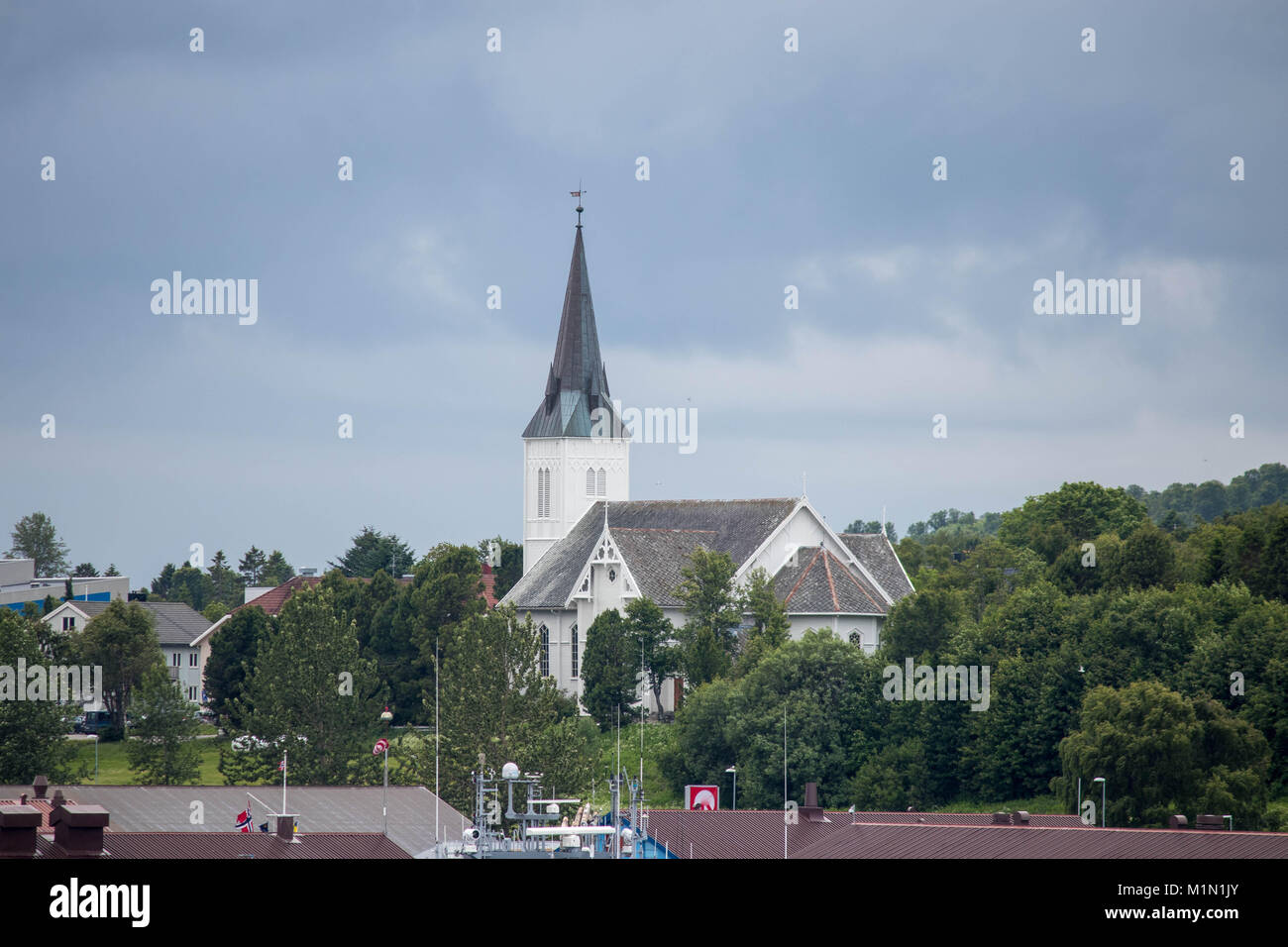 Sortland Kirche ist eine Kirche in der Stadt Sortland in Nordland County, Norwegen. Sortland Kirche wurde 1901 eröffnet. Stockfoto