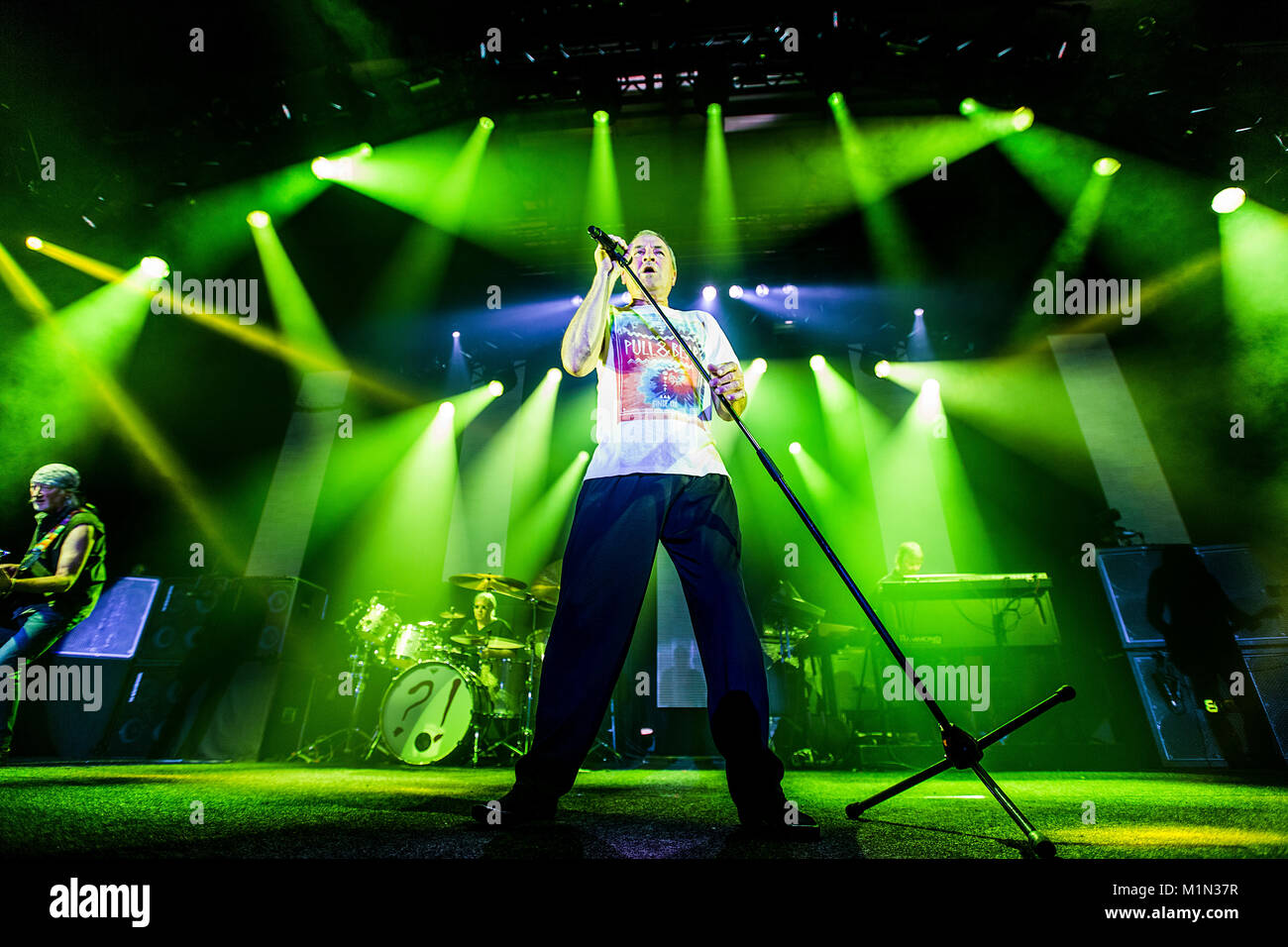 Die englische Rockband Deep Purple führt ein Live Konzert in Grieghallen in Bergen. Hier Sänger und Songwriter Ian Gillan ist live auf der Bühne gesehen. Norwegen, 05.02.2014. Stockfoto