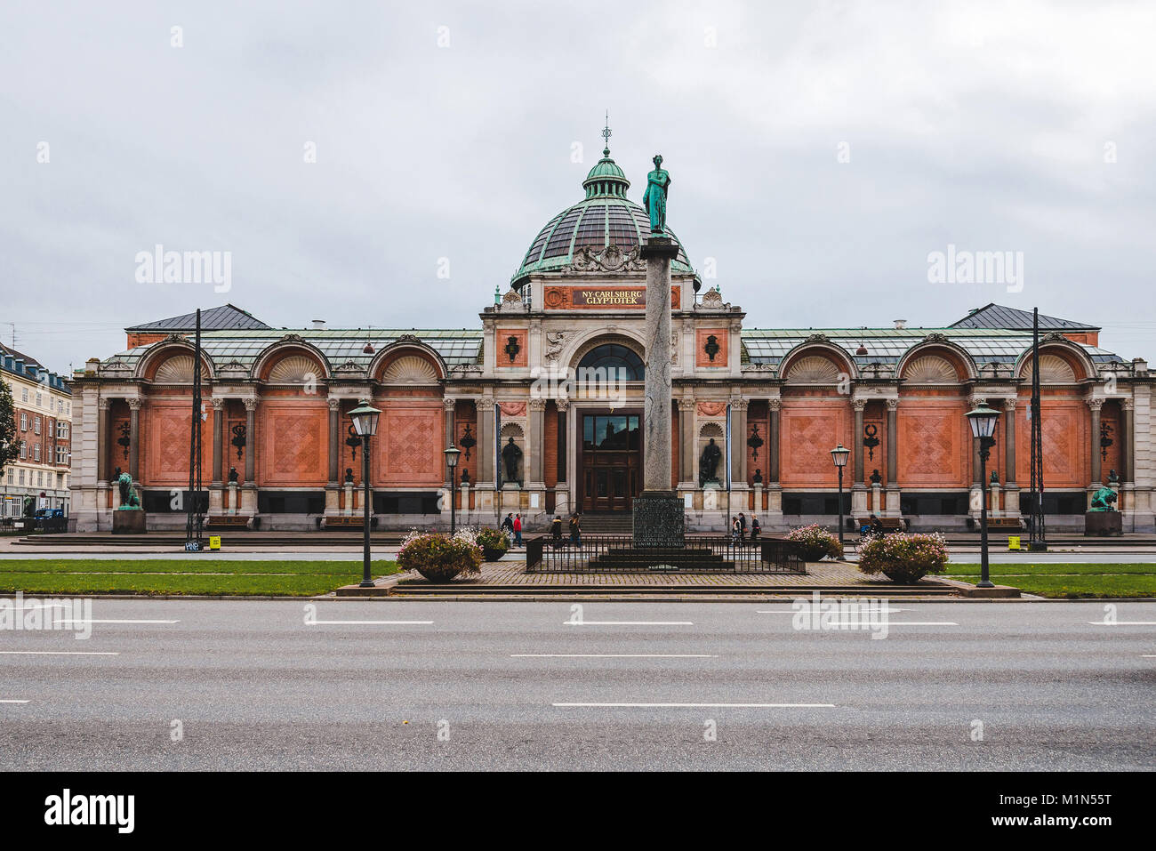 Ny Carlsberg Glyptotek Gebäude und der Spalte in Kopenhagen, Dänemark. Stockfoto