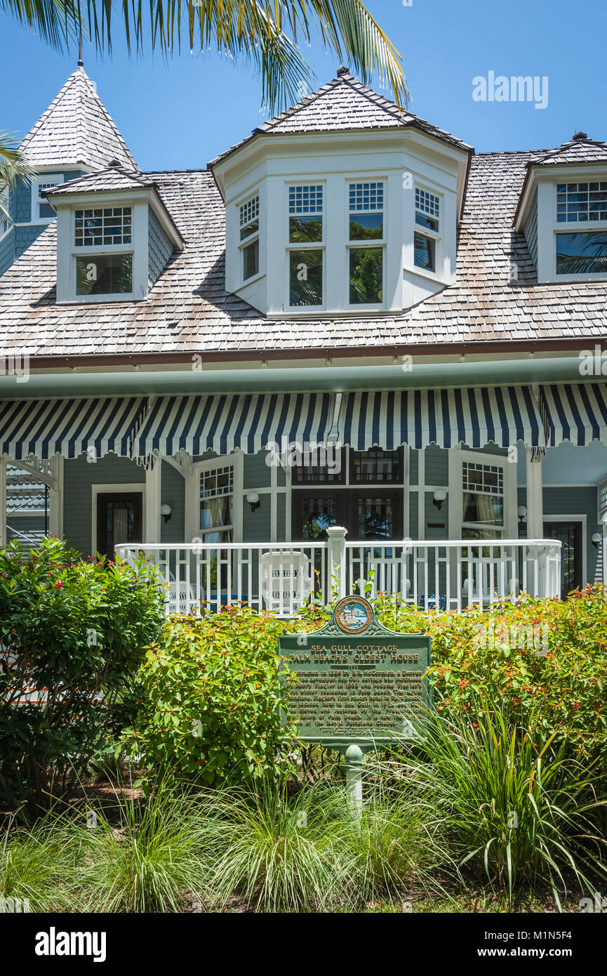 Sea Gull Cottage, das älteste Haus in Palm Beach, Florida, wurde 1886 gebaut und von Henry Flagler 1893 als seine erste Palm Beach Residence gekauft. Stockfoto