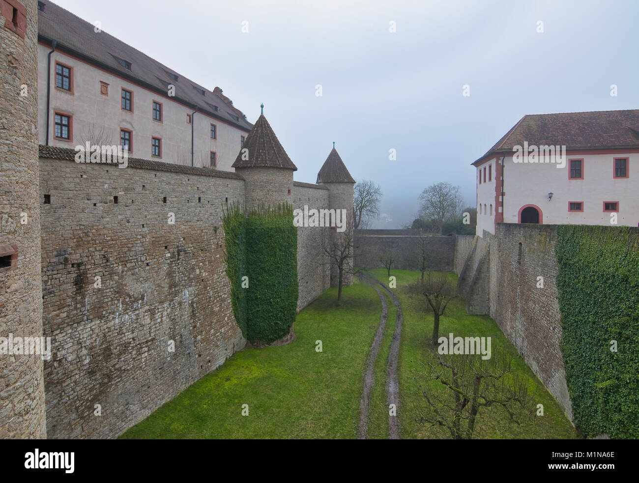 Stad Würzburg eine mittelalterliche Stadt in Westdeutschland Bayern und der innere Bereich der Festung Marienberg Stockfoto