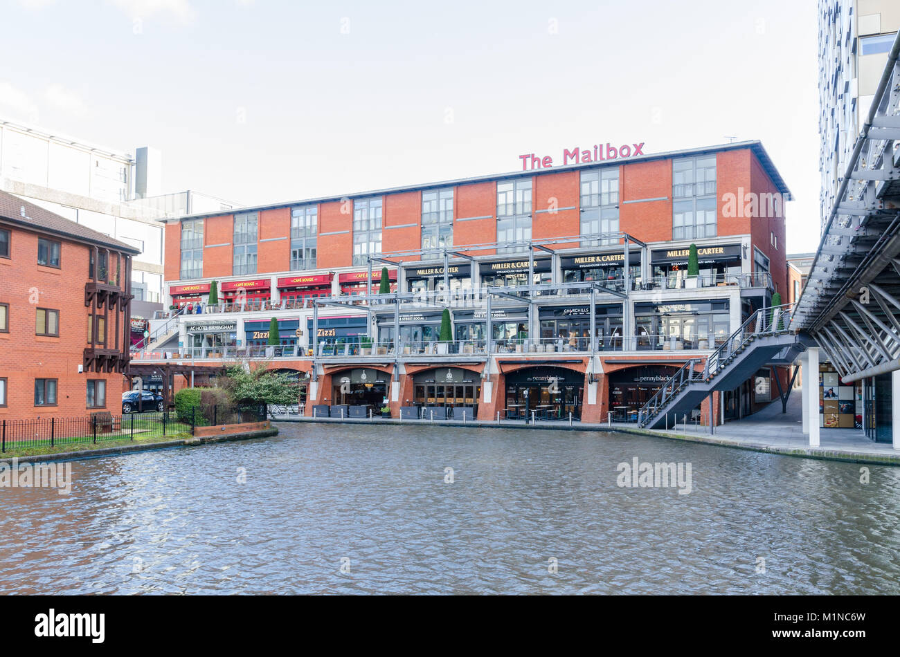 Die Mailbox Einzelhandel und Restaurant Entwicklung durch den Kanal im Zentrum von Birmingham Stockfoto