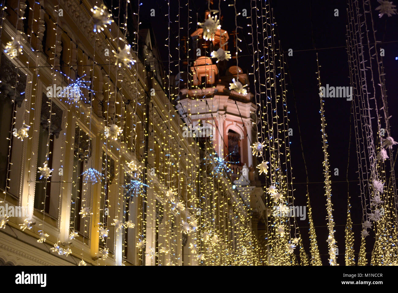 Festliche Straßenbeleuchtung im Zentrum von Moskau Stockfoto